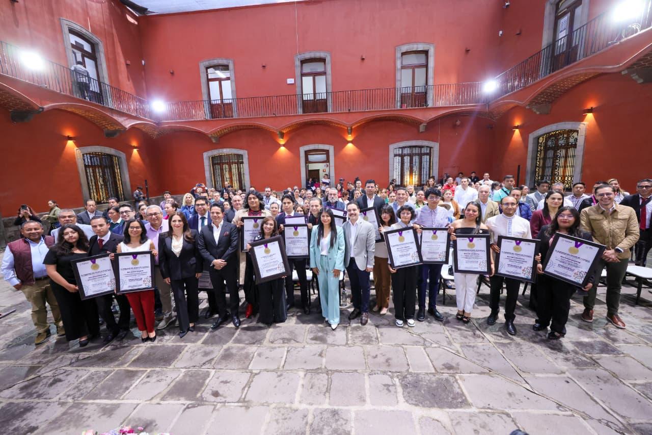 Gobernadora entrega Premio Estatal de la juventud 2025